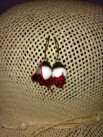 Pendientes blanco perla con lazo granate