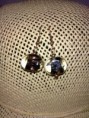 Pendientes con abalorio transparente con fondo marrón y negro